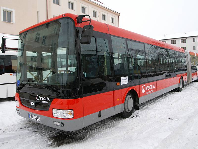 Na prezentaci nového autobusu společnosti Veolia nechyběl ani starosta Chrudimi Jan Čechlovský.