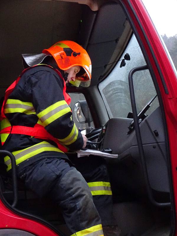 Taktické cvičení hasičů v Kovolisu Hedvikov