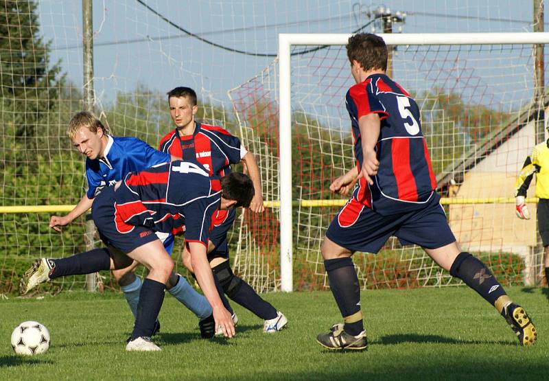 Z fotbalového utkání III. třídy Načešice B – Tuněchody 0:1.