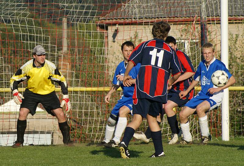 Z fotbalového utkání III. třídy Načešice B – Tuněchody 0:1.