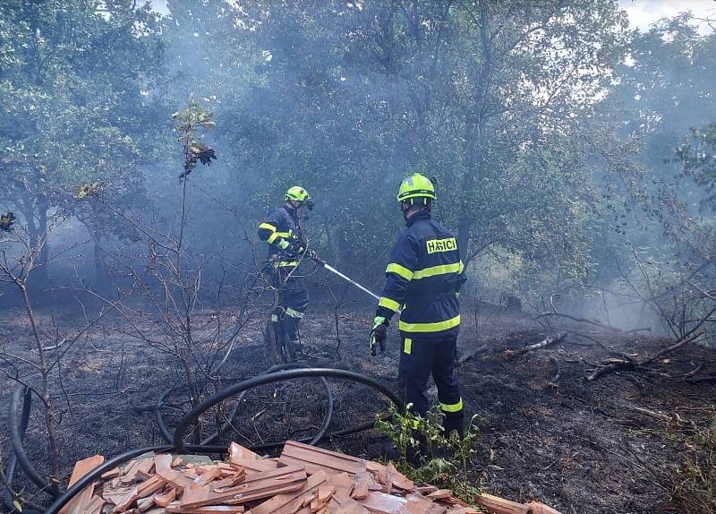 Tři jednotky hasičů vyrážely v sobotu k požáru do Lukavice na Chrudimsku.