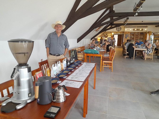 Setkání v pražírně World Coffee v Medlešicích provázela přátelská atmosféra
