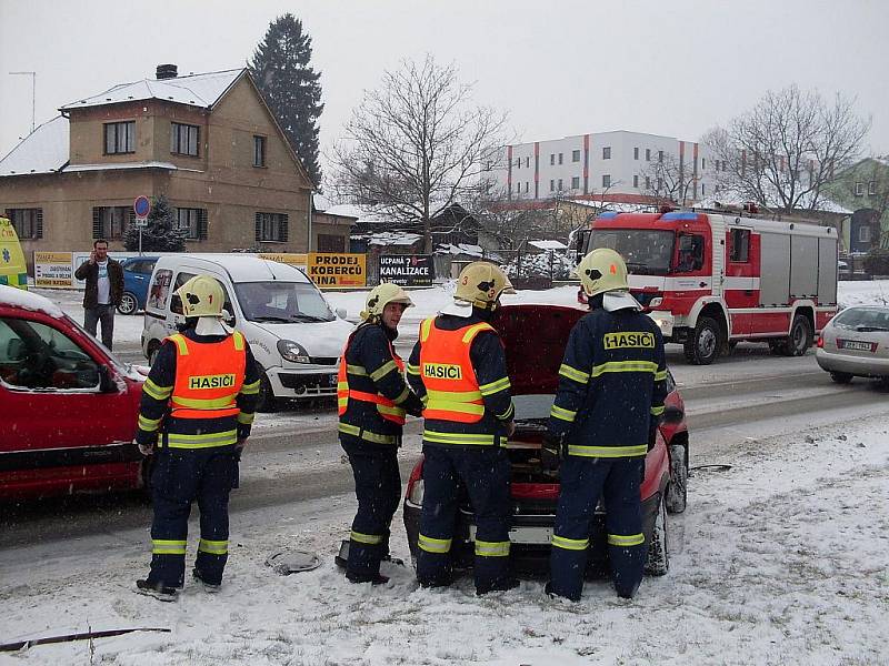 Ke střetu dvou osobních vozidel Renault Kango a Opel Corsa došlo během čtvrtečního odpoledne.