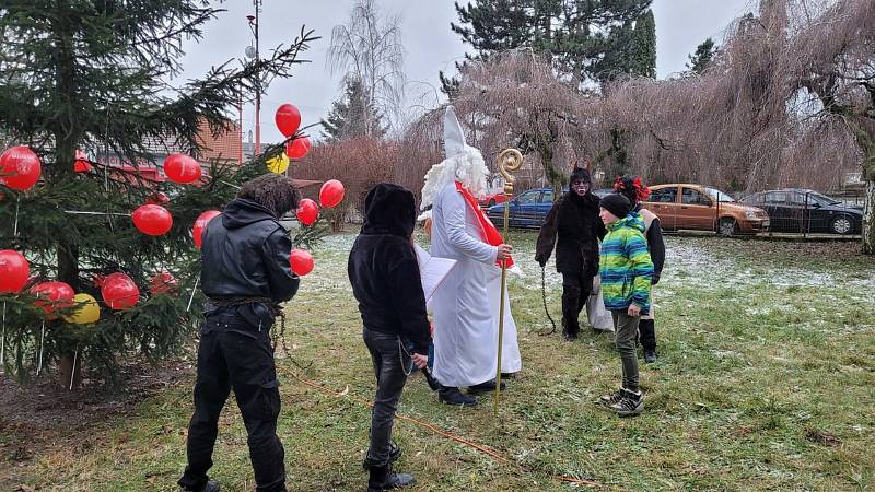 O nadílku se postarali členové místního hasičského sboru.