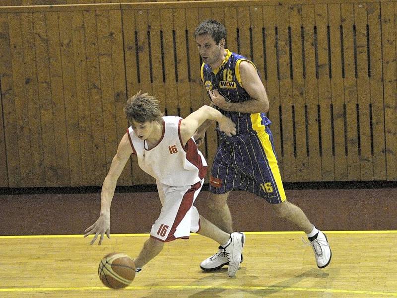 Basketbalisté Darrenu Chrudim prolomili ve II. lize prokletí venkovních zápasů a v derby porazili na její palubovce Teslu Pardubice.