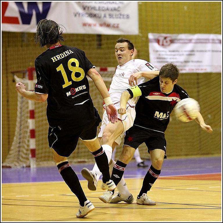 Na úvod kalendářního roku 2011 v Jetbull Futsal lize hostili hráči mistrovského Era-Packu Chrudim tradičního soupeře - Slavii Praha