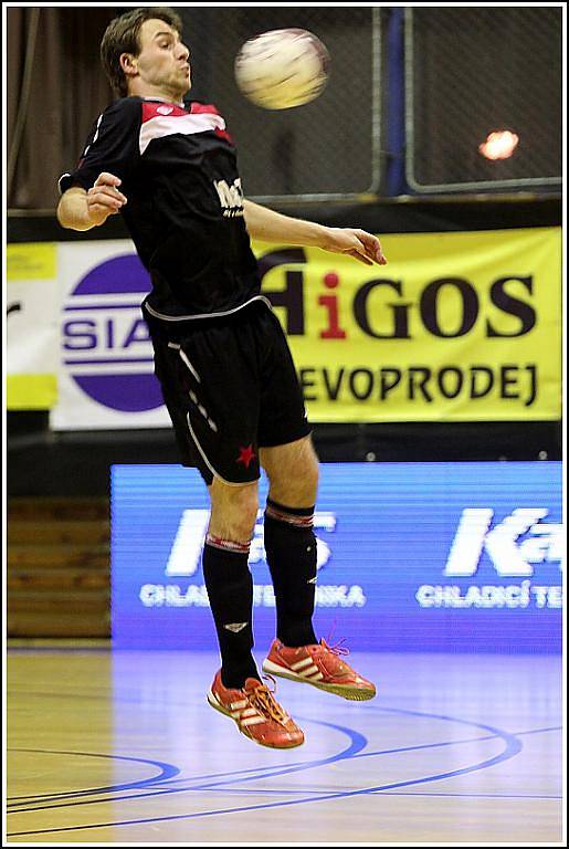 Na úvod kalendářního roku 2011 v Jetbull Futsal lize hostili hráči mistrovského Era-Packu Chrudim tradičního soupeře - Slavii Praha