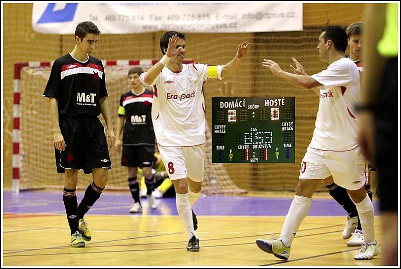 Na úvod kalendářního roku 2011 v Jetbull Futsal lize hostili hráči mistrovského Era-Packu Chrudim tradičního soupeře - Slavii Praha