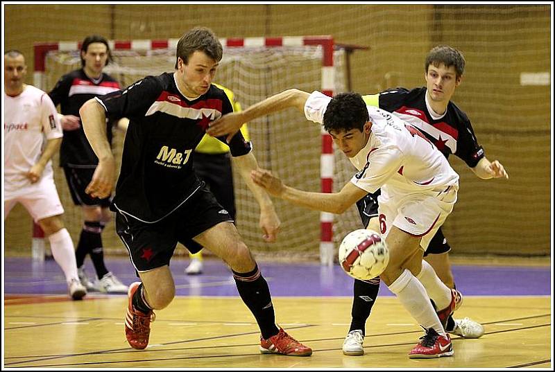 Na úvod kalendářního roku 2011 v Jetbull Futsal lize hostili hráči mistrovského Era-Packu Chrudim tradičního soupeře - Slavii Praha