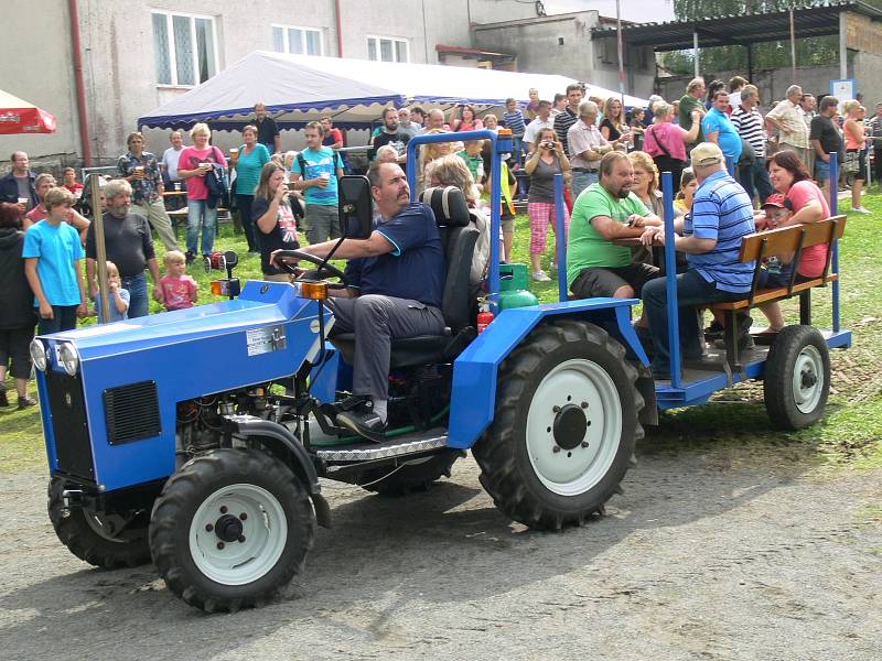 První ročník Železnohorského traktoru ve Žďárci u Seče.