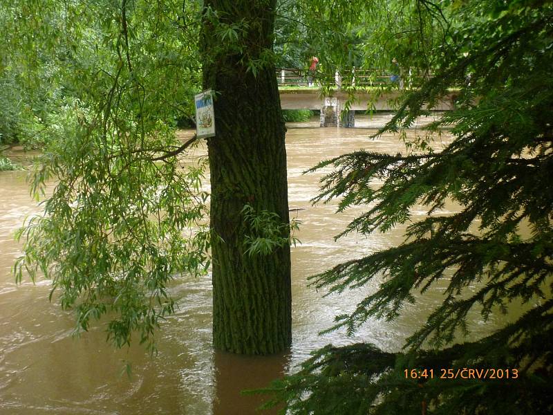 Záplavy na řece Doubravě 25. června 2013.