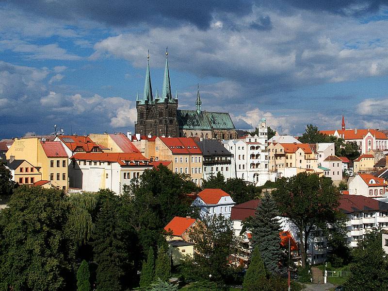 Dominantou panorama Chrudimi je kostel Nanebevzetí Panny Marie na Resselově náměstí.