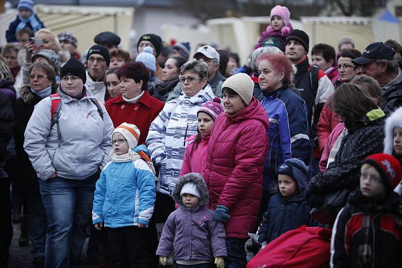 Rozsvěcení vánočního stromu v hlineckém Betlémě.