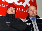 Odcházející trenér Ladislav Lubina (vpravo) s asistentem Jiřím Zavoralem.
