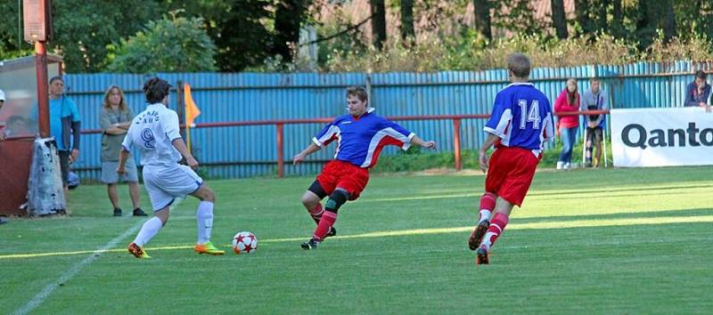 Z utkání I. A třídy ve fotbale Heřmanův Městec - Přelouč 3:0 (1:0).