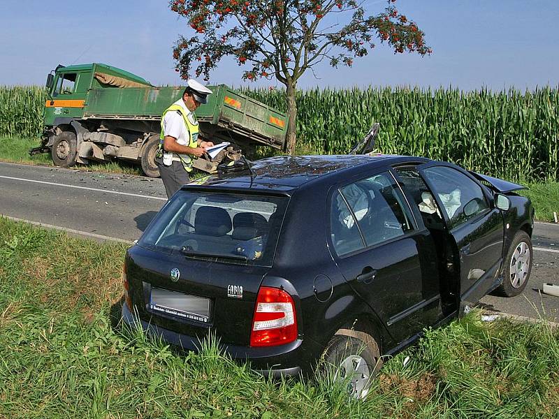 Při srážce  Škody Fabie a nákladního vozu Man mezi Sečí a Kovářovem byla těžce zraněna řidička osobního automobilu.