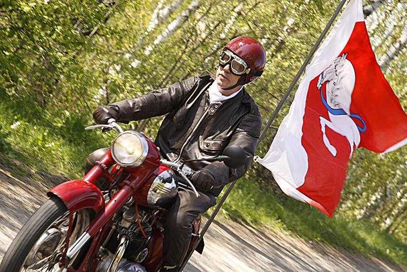 Doly Bikers uspořádali na trase Hlinsko - Pardubice oblíbenou Jarní motorkářskou jízdu.