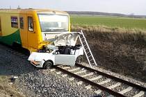 Střet osobního vlaku s autem na přejezdu u Zaječic