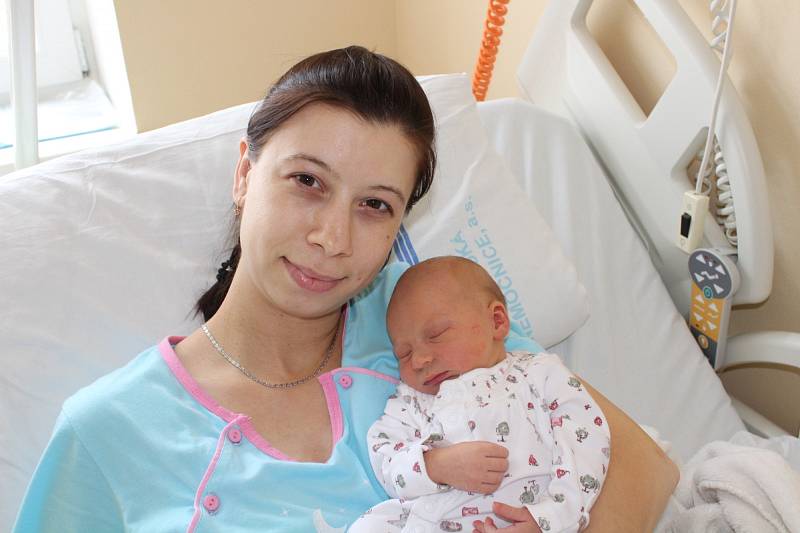 KAROLÍNA KUDYNOVÁ (3,12 kg a 49 cm). Čerstvými rodiči jsou od 11.4. od 12:41 Anna a Lukáš ze Slatiňan.