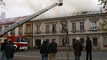 Požár jednoposchoďového domu na Pardubické ulici v Chrudimi byl založen úmyslně.