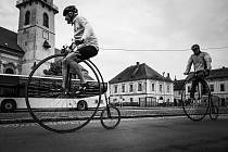 Josef Zimovčák v roce 2010 založil nadační fond a poprvé uskutečnil jízdu Na kole dětem-Na bicykli deťom, aby podpořil léčbu onkologicky nemocných dětí.