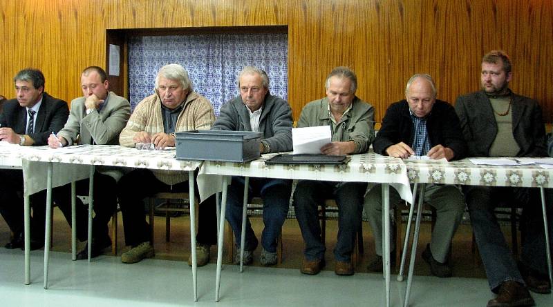 Zastupitelé v Chrasti volili na svém zasedání nového starostu města.
