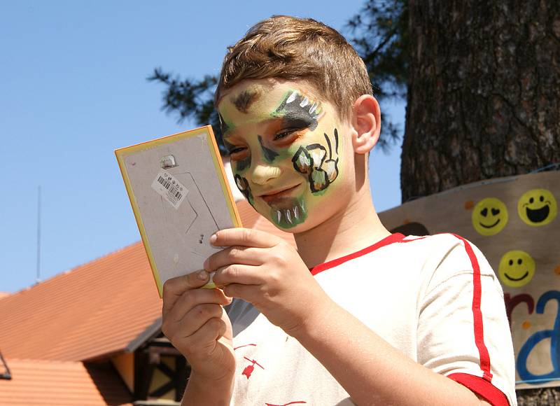 Zámecký park ve Slatiňanech patřil zábavě. Uskutečnil se tu 3. ročník oblíbeného Slatiňanského pozastavení.