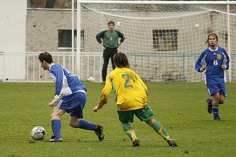 Z fotbalového utkání krajského přeboru Hlinsko – Choceň 3:4.