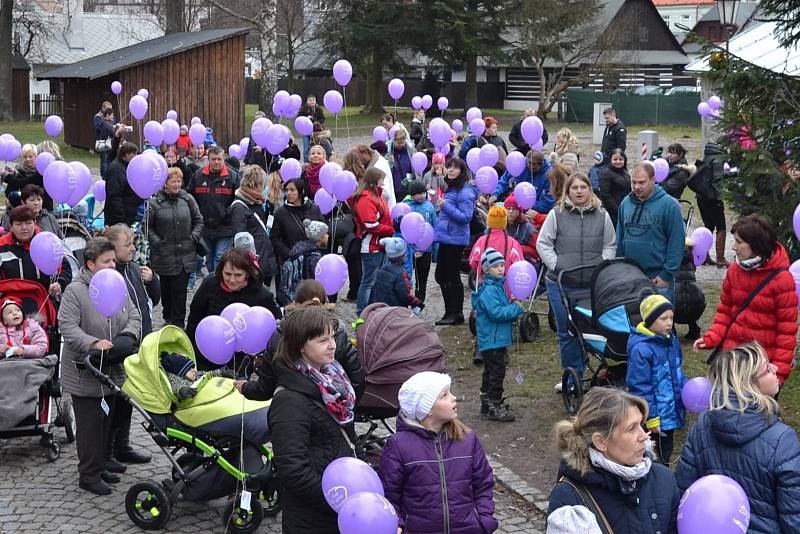 Děti vypuštěly v hlineckém Betlémě balónky s přáním pro Ježíška.