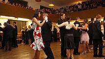 Taneční v Hlinsku se opět těší velkému zájmu z řad mladých lidí.