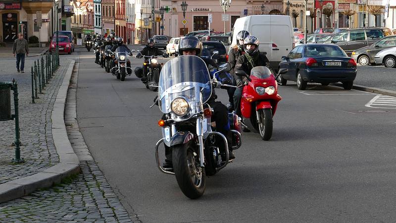 Štědrodenní vyjížďka chrudimských motorkářů.