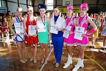 Ronovský národní šampionát mažoretek ČR 2009 ovládla děvčata z místní pohybové skupiny Rondo.