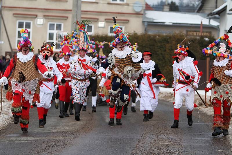 Masopustní obchůzka ve Vortové u Hlinska.