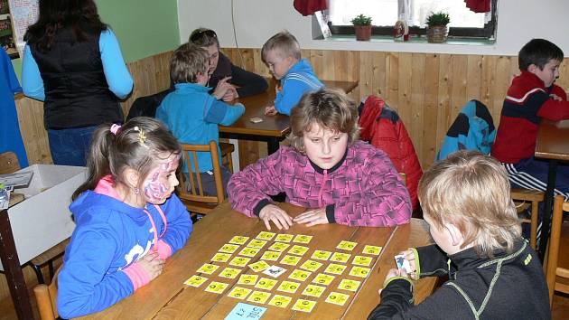 Turnaj v pexesu ve svídnické hospůdce u hřiště. 