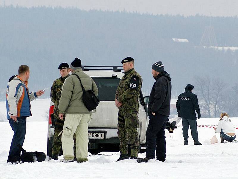 17. února 2010: Při nočních seskocích se zabil na letišti 43. výsadkového mechanizovaného praporu parašutista. 