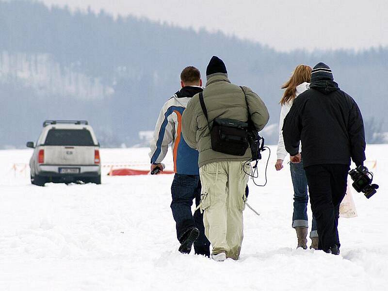 17. února 2010: Při nočních seskocích se zabil na letišti 43. výsadkového mechanizovaného praporu parašutista. 