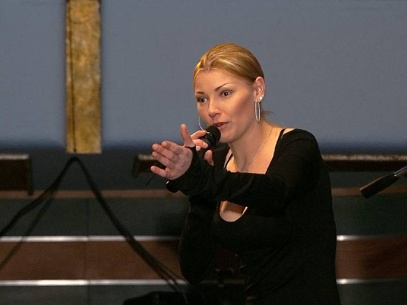 Součástí doprovodného programu bylo i vystoupení zpěvačky Heleny Zeťové.
