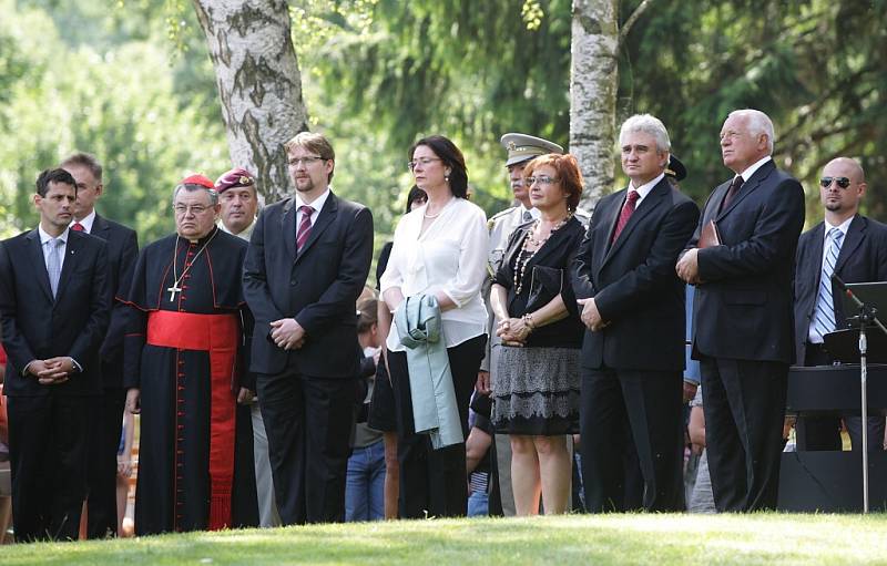 Pietního obřadu se zúčastnila řada významných hostí v čele s prezidentem republiky Václavem Klausem.