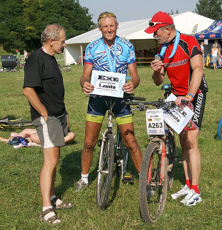  Zdeněk Kubašta vyhrál třikrát za sebou v kategorii nad 60 let MTB Maraton Manitou Železné hory Škoda Auto.