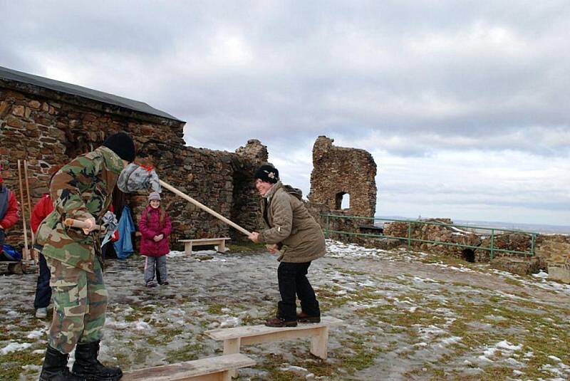 Tradiční zimní táboření na Lichnici přilákalo o víkendu 4. - 6. února 2011 asi tři desítky táborníků.