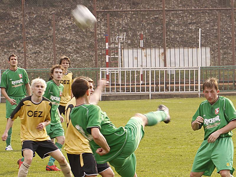 Hlinsko doma v dalším kole krajského přeboru Pardubicka porazilo rezervu Letohradu 3:1.