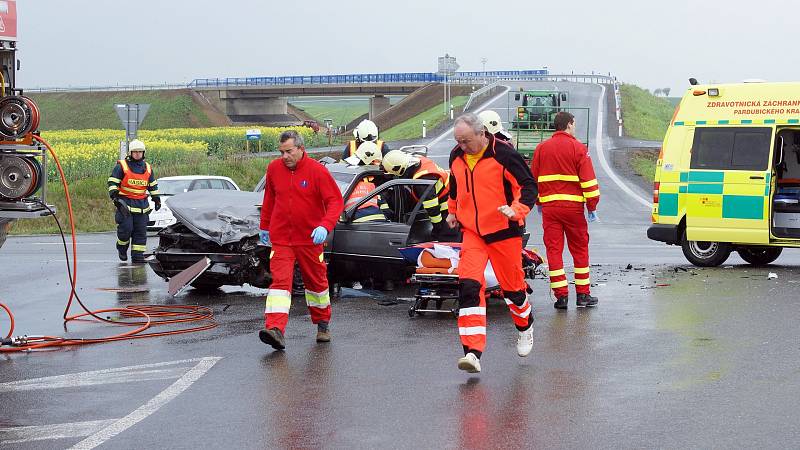 Na křižovatce u Medlešic došlo k vážné nehodě (na snímku) například i v dubnu loňského roku.