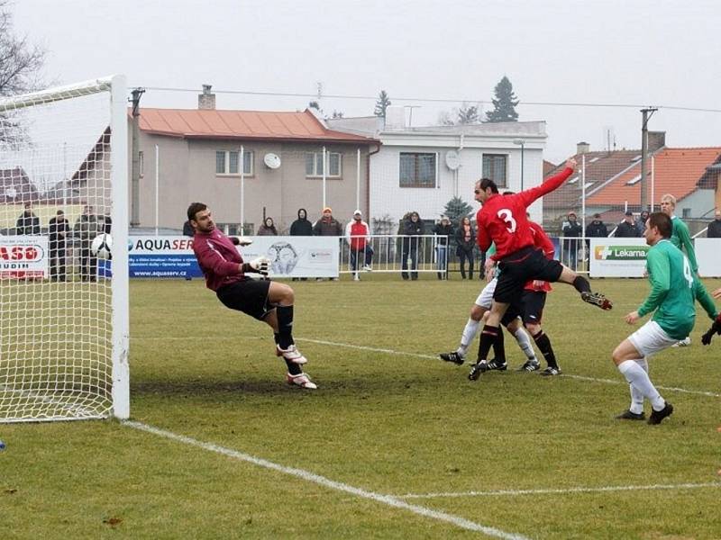 Z utkání 1. jarního kola ČFL: MFK Chrudim – Loko Vltavín 3:1 (3:1).