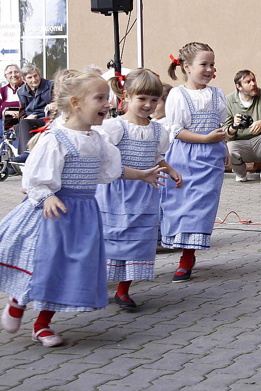 Slavnostní otevření zahrad u Domova seniorů Drachtinka