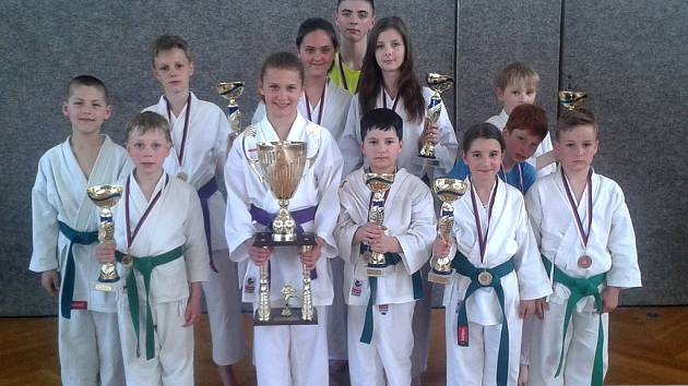 Závodníci z Karate klubu Lichnice přivezli ze 20. ročníku Mistrovství Moravy a Slezska celkem 17 cenných kovů.