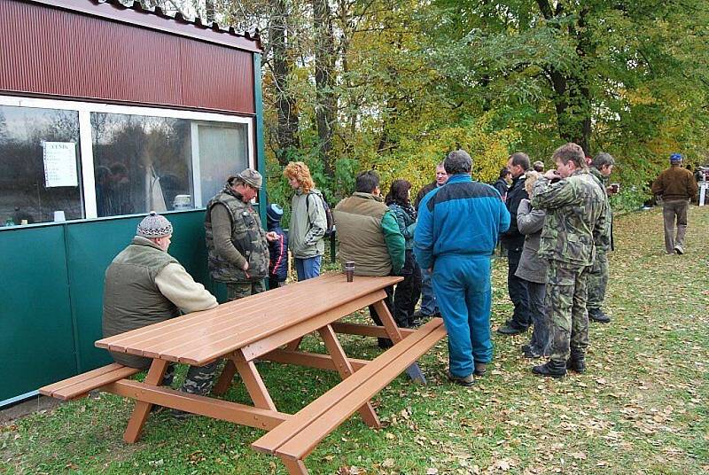 Tradiční podzimní výlov rybníka v Loučkách u Podlíšťan.