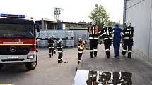 Cvičení hasičů v podniku EURO-Šarm ve Slatiňanech. Foto: HZS Pardubického kraje