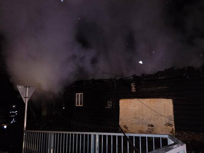  V neděli 18. ledna v 2.45 hodin zasahovalo osm hasičských jednotek u požáru roubenky v Krouně
