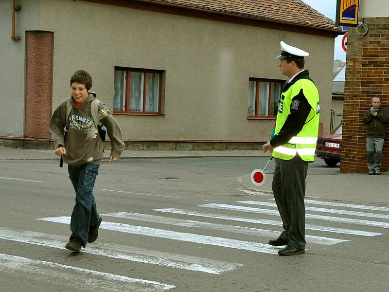 Preventivní akce "Zebra se za tebe nerozhlédne" proběhla tentorkát ve Slatiňanech.