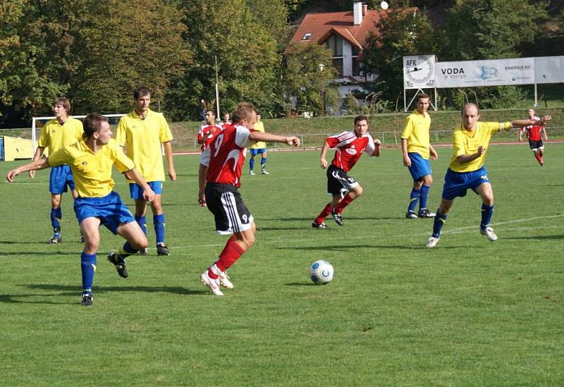 Hostům ze Živanic nepomohl ani premiérový sart exligové posily Radima Holuba, který pamatuje nejlepší časy v Jablonci, ve Spartě a v Mladé Boleslavi.